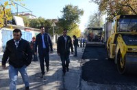 Кметът Иван Тотев инспектира асфалтирането на ул. „Гладстон“ и „Захари Стоянов“
