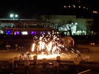 Огненото шоу на "Жар театър" препълни Цар-Симеоновата градина