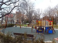 Откриха още една модерна детска площадка в район „Централен“                         