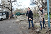 Започна изграждането на голям общински паркинг в район „Източен”